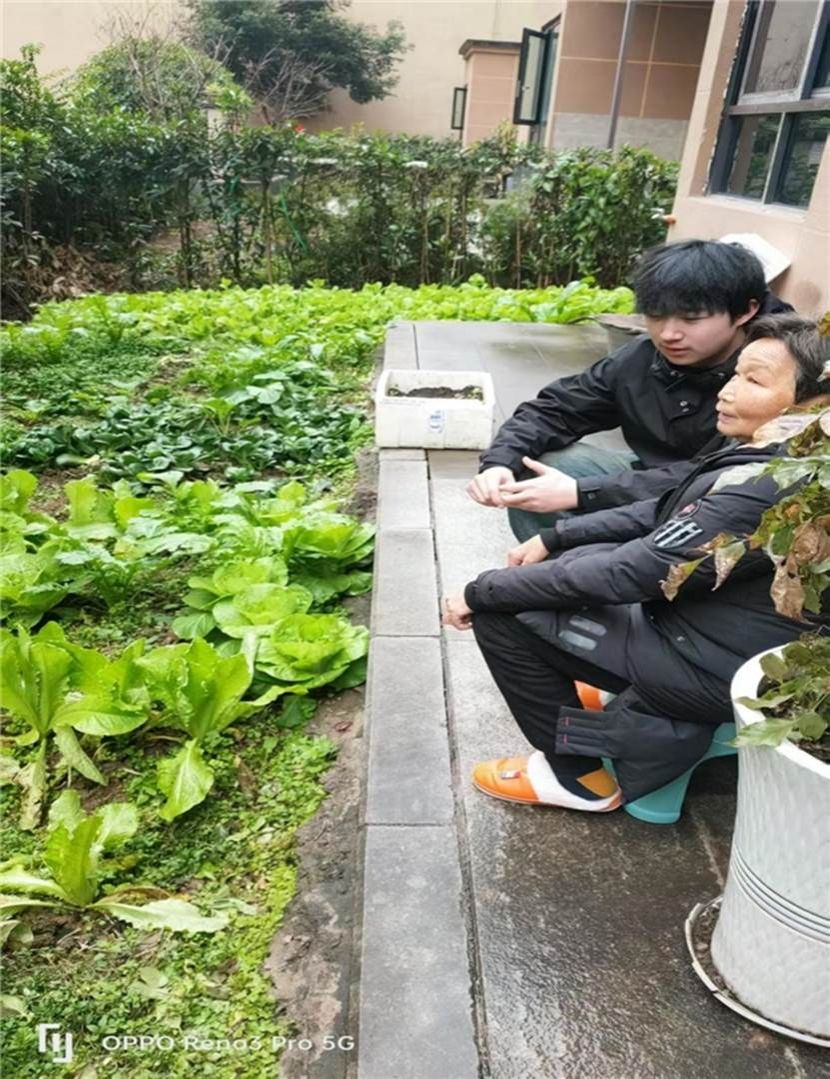 青梦新芽团队勇担当：为乡村“空巢老人”铺就幸福路
